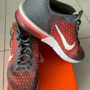 Women’s Nike Air Max Sequent 2 NWT size 7.5